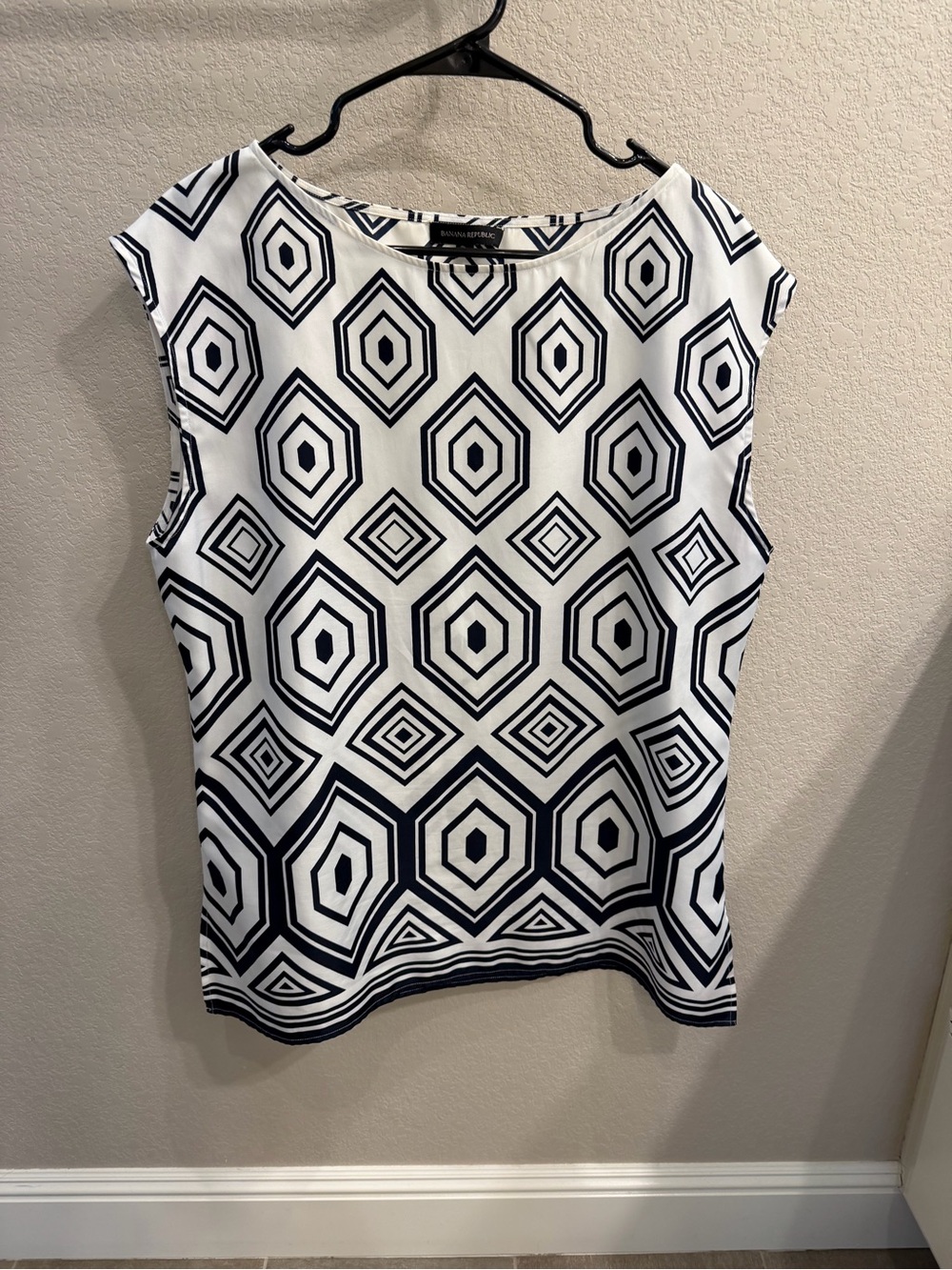 Banana Republic Black & White Geometric Cap-Sleeve Top